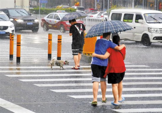 台风艾云尼两天三登陆 深圳普降暴雨