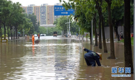 台风艾云尼携雨袭广州