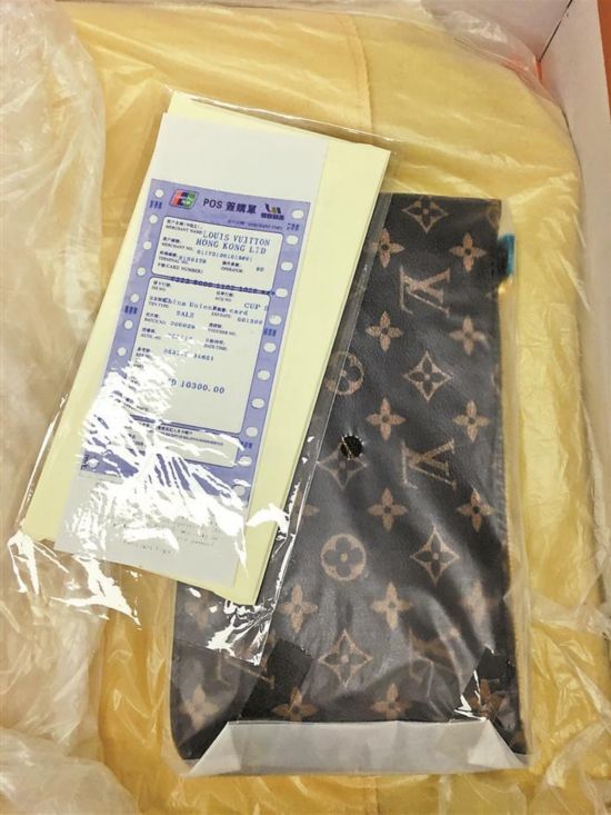 深圳海关查获3700余个名牌女包 都是冒牌货