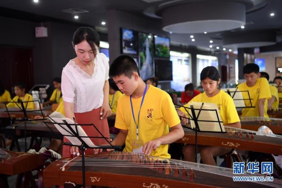 广西柳州:华裔青少年开启中国寻根之旅