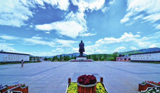 2018中国·白山"长白山之夏"文化旅游节在临江市江心岛公园盛装启幕.