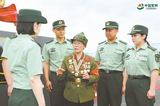 黑龙江各地抗战纪念馆,战斗遗址不时出现一队队佩戴"国防动员单位"