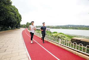 昆明洛龙公园跑道已铺好 就等你来打卡