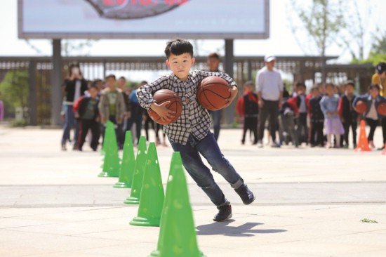 洪泽实验小学举行趣味篮球赛 学生乐享运动