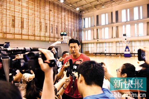 男篮红蓝队合并李楠出任主帅 杜锋回归广东宏