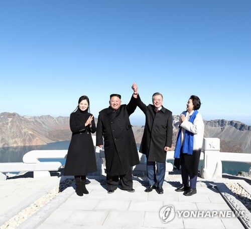 朝鲜有多小人口_金正恩指导朝鲜空军夜间跳伞训练 要求训练如实战 高清图