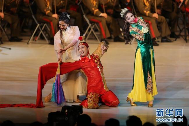 A joint performance is held by artists from China and the Democratic People's Republic of Korea (DPRK) in Pyongyang on Saturday, November 3. [Photo: Xinhua]