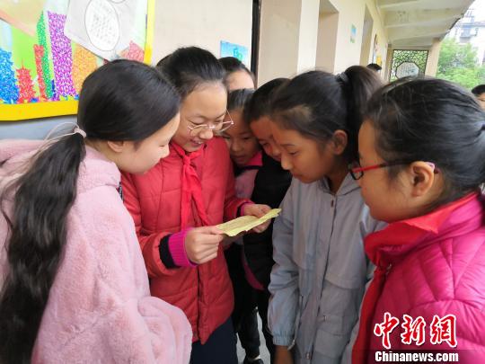 湖北宜昌:11岁小学生热心环保自当生态宣传员