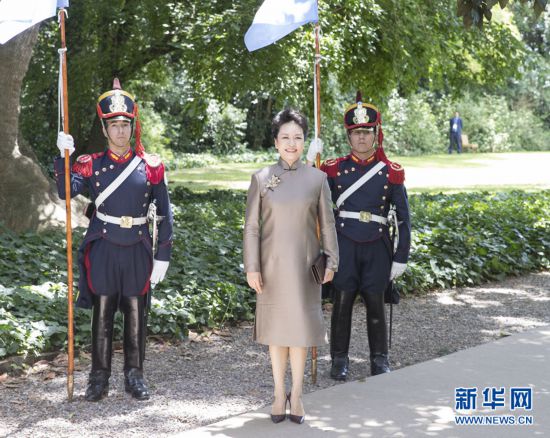 彭丽媛出席二十国集团领导人峰会配偶活动