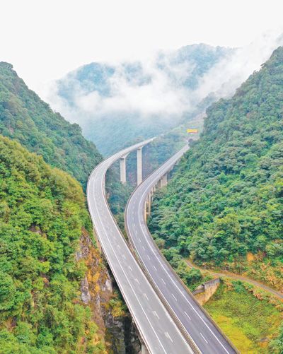 厦蓉高速龙岩段建成通车