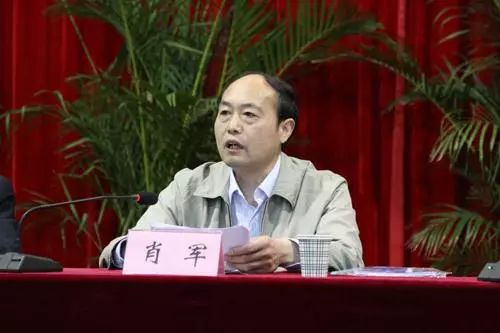 省内要闻    阜阳市政协原副主席肖军在担任太和县县长,县委书记期间