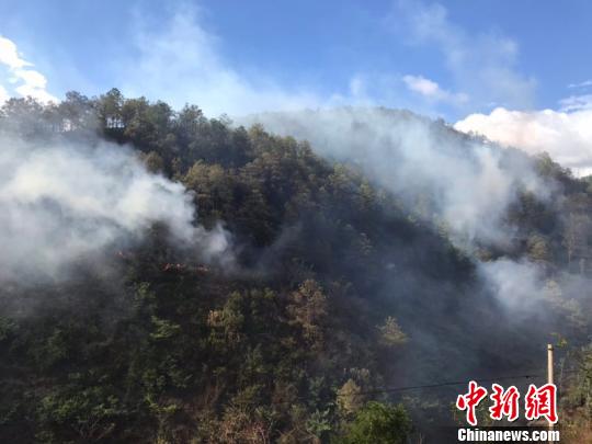 雲南大理彌渡森林火場南線、西線明火已全部扑滅