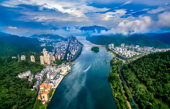 《银河补习班》上映 浙江建德元素登上大荧幕