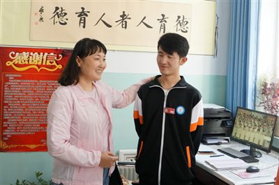 杨毛吉:女,大通县第二完全中学历史教师.