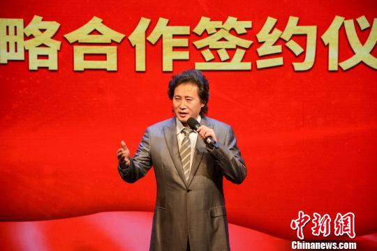 男高音歌唱家戴玉強借助互聯網普及音樂教育