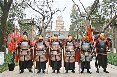 6名仿唐铠甲武士出现在小雁塔景区