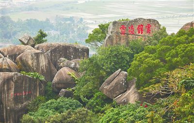 有"海南第一山"之称的万宁东山岭文化旅游区,兼具自然风光和人文