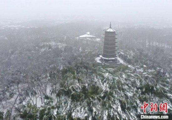 大雪中的安徽省全椒县南屏山风景. 沈果 摄