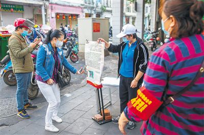 海南人口数是_最新数据!海南全省常住人口超1000万人!全国总人口14.1178亿人!(2)