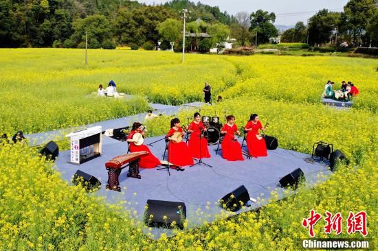 「中国で最も美しい村」で「花畑音楽会」開催　江西省