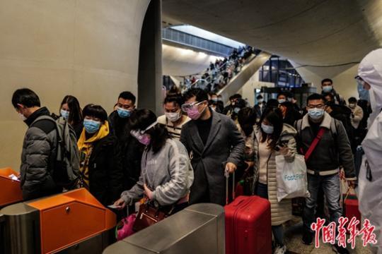 武汉歇业多日的早餐店人们排长队等待热干面九游会老哥俱乐部(图3)