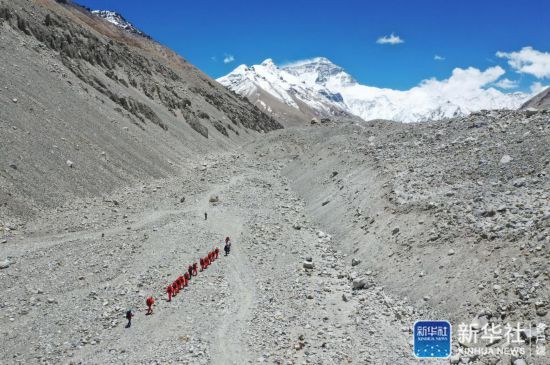 有望22日登顶!测量登山队再次向珠峰发起挑战