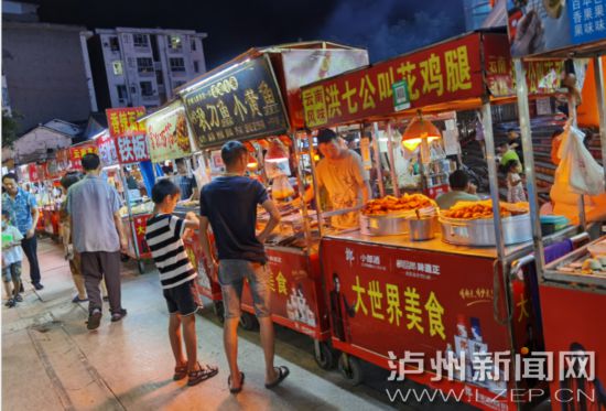 夜市经济点燃城市"烟火气" 也为泸州的他们撑起一片天