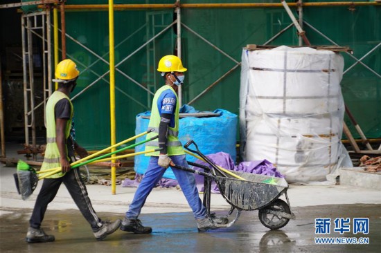 中国港湾在斯里兰卡首都科伦坡房建项目封顶