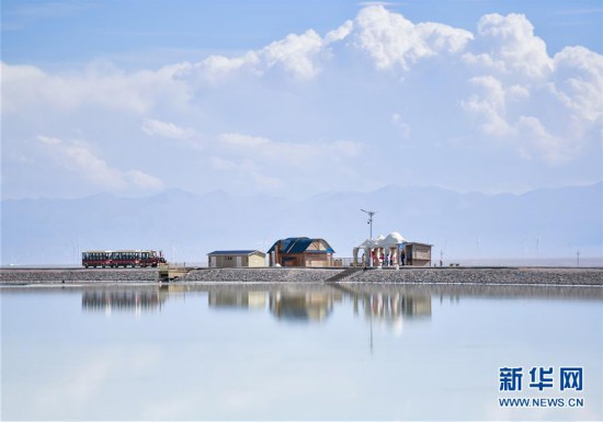 茶卡盐湖是位于青海省海西蒙古族藏族自治州乌兰县茶卡镇