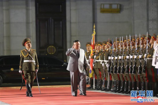 朝鲜举行阅兵式庆祝劳动党建党75周年