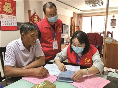 宜兴市近7000名普查员和普查指导员,统一佩戴由省第七次全国人口普查