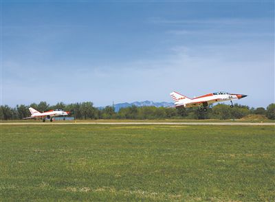 海军航空大学某基地：蓄力转型 搏击海天