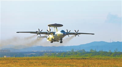 海军航空兵某团组织多型战机跨昼夜飞行训练