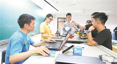  图为北京交通大学软件学院2024年暑假小学期实训场景。受访单位供图