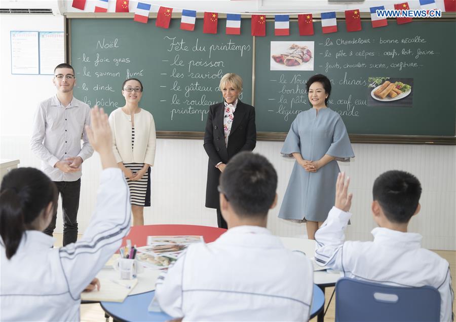 Peng Liyuan French First Lady Visit Middle School In Shanghai 4 People S Daily Online