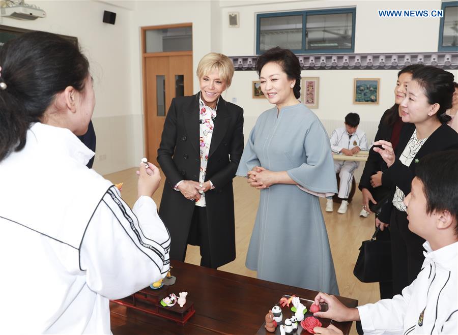 Peng Liyuan French First Lady Visit Middle School In Shanghai 5 People S Daily Online