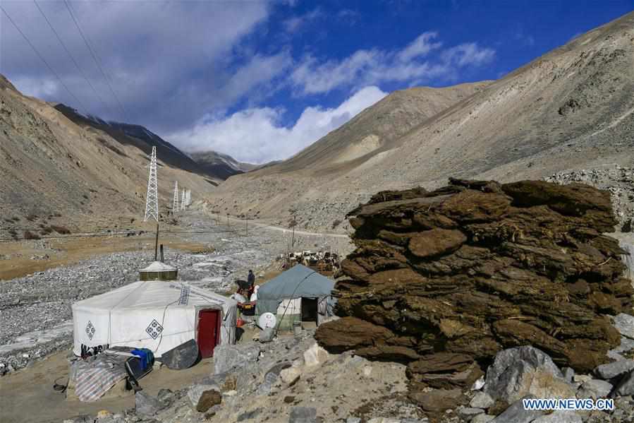 CHINA-XINJIANG-TAXKORGAN-POWER GRID-CONSTRUCTION (CN)