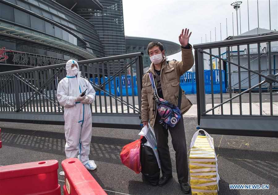 CHINA-HUBEI-WUHAN-MAKESHIFT HOSPITAL-FAREWELL (CN)