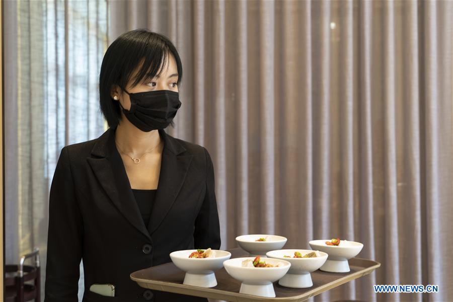 CHINA-CHENGDU-SEPARATE DISHES-TABLE MANNER (CN)