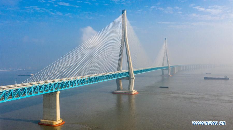 CHINA-JIANGSU-YANGTZE RIVER-BRIDGE (CN)