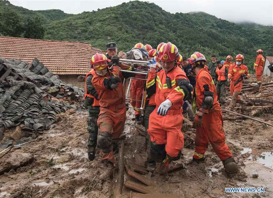 CHINA-HUBEI-HUANGMEI COUNTY-LANDSLIDE-RESCUE (CN)