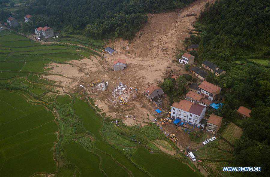 CHINA-HUBEI-HUANGMEI COUNTY-LANDSLIDE-RESCUE (CN)