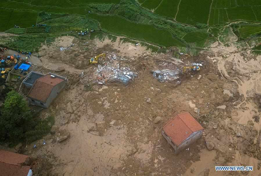 CHINA-HUBEI-HUANGMEI COUNTY-LANDSLIDE-RESCUE (CN)