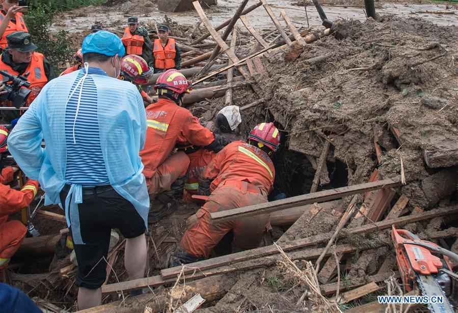 CHINA-HUBEI-HUANGMEI COUNTY-LANDSLIDE-RESCUE (CN)