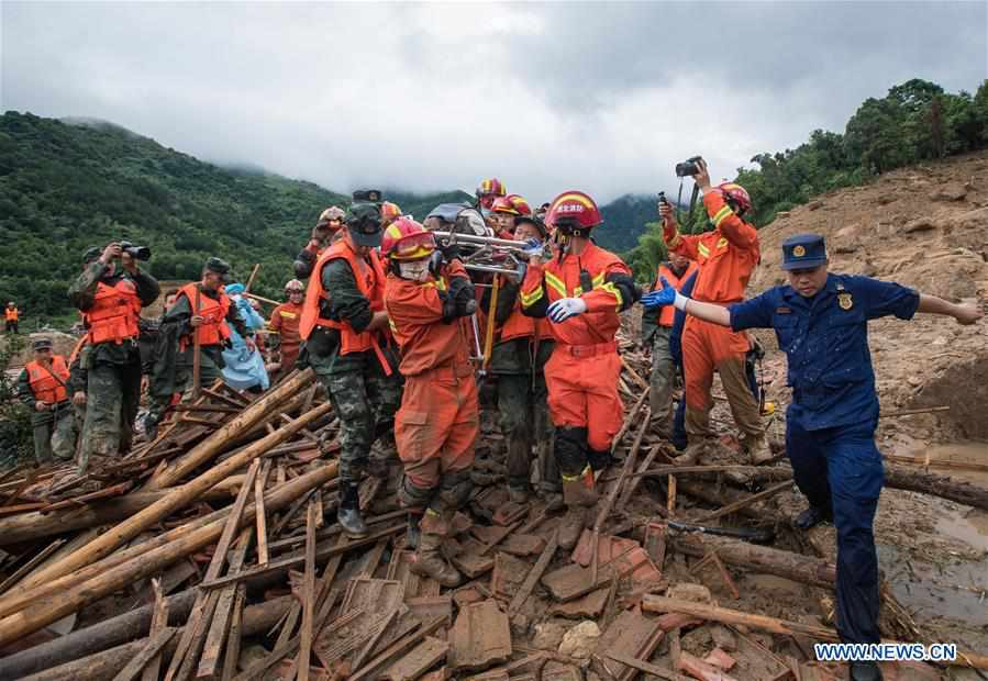 CHINA-HUBEI-HUANGMEI COUNTY-LANDSLIDE-RESCUE (CN)