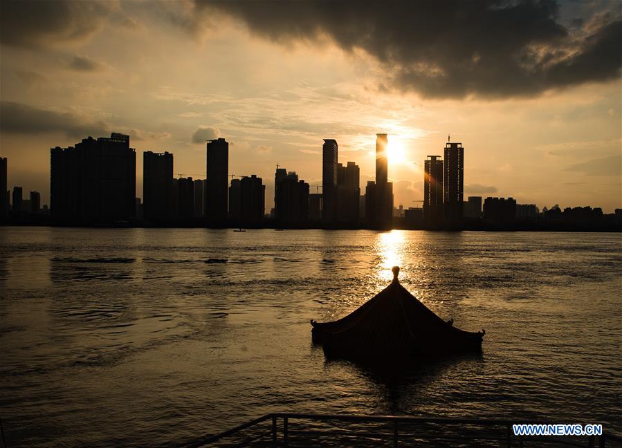 CHINA-HUBEI-WUHAN-YANGTZE RIVER-WATER LEVEL (CN)