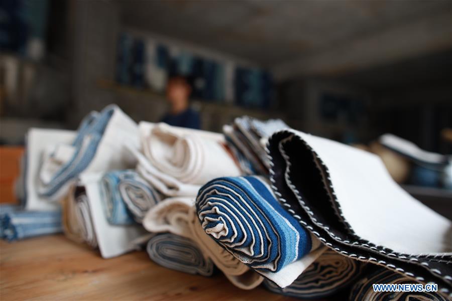 CHINA-GUIZHOU-DONG VILLAGE-CLOTH MAKING (CN)