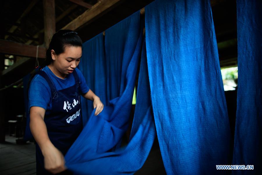 CHINA-GUIZHOU-DONG VILLAGE-CLOTH MAKING (CN)