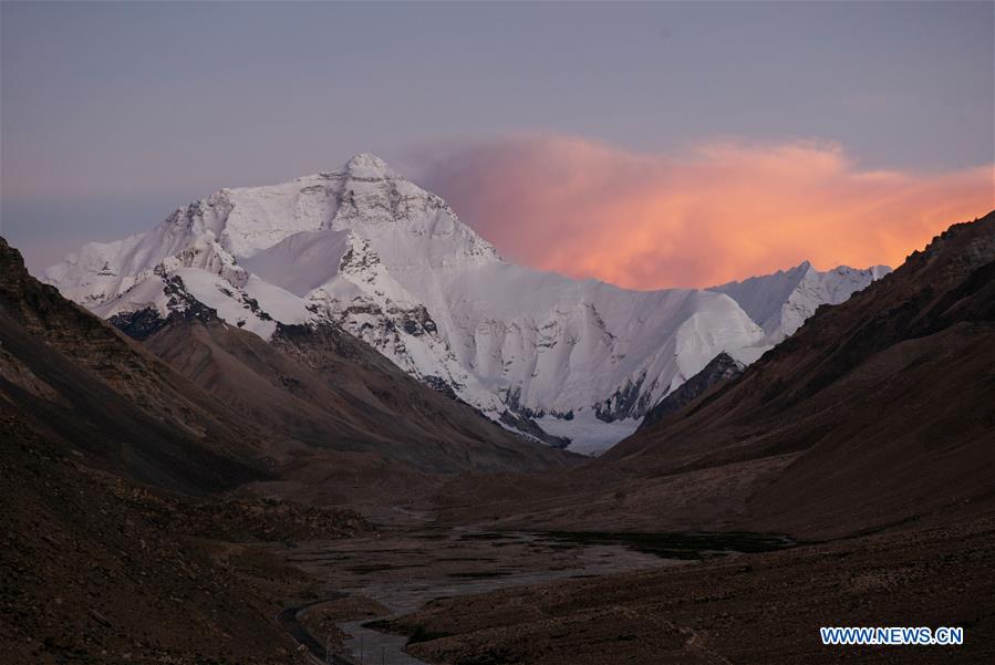 CHINA-TIBET-MOUNT QOMOLANGMA-VIEWS (CN)