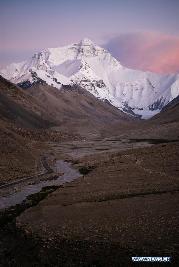 CHINA-TIBET-MOUNT QOMOLANGMA-VIEWS (CN)